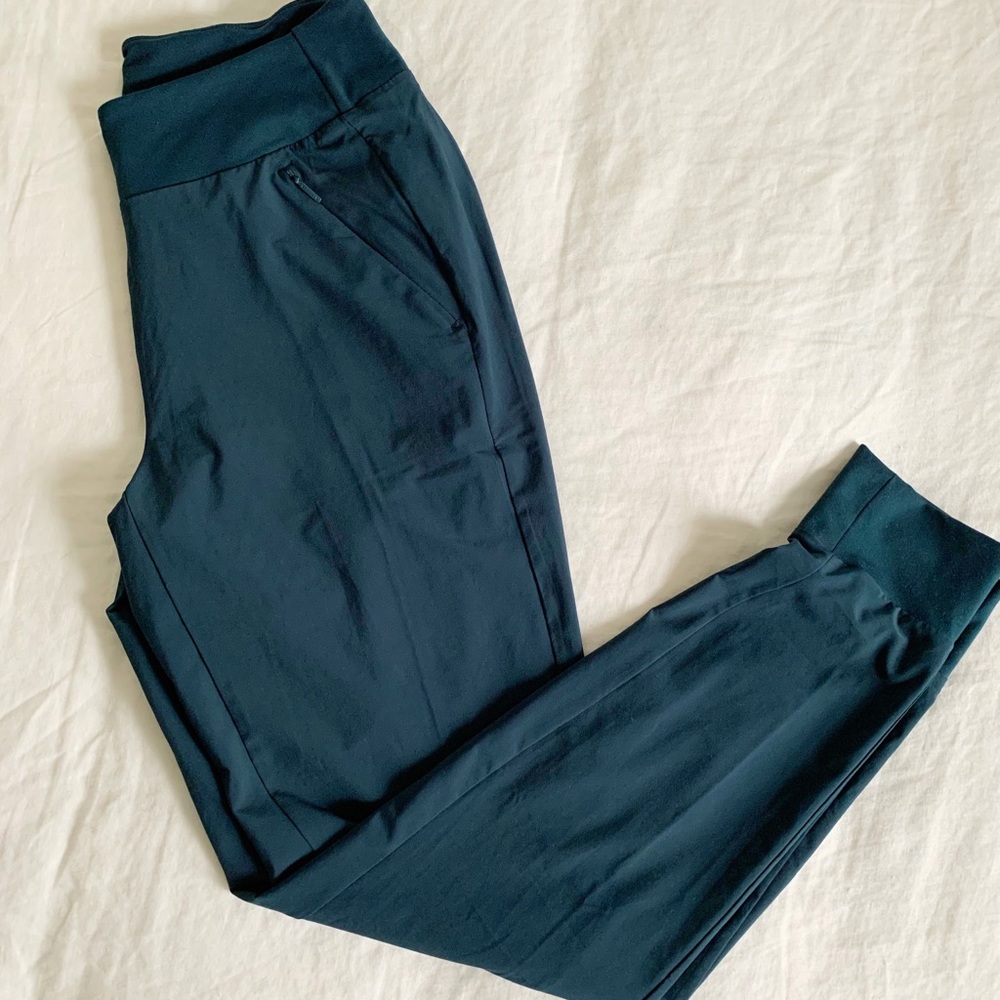 Athleta Soho Joggers 4T